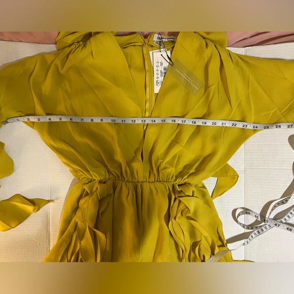 Andrean Iyama lemon ruffles shorts rompers - Picture 8 of 9